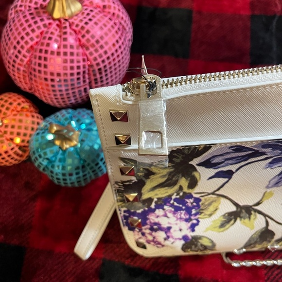 White House Black Market Hydrangea Clutch Wristlet - NWT - Picture 3 of 15
